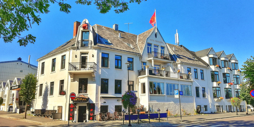 Exterior & Views