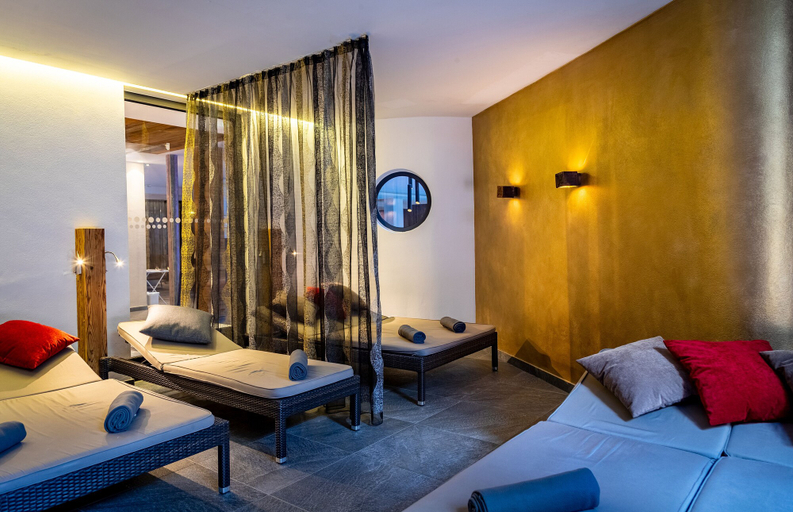 Bedroom 3, Hotel Latini, Zell am See