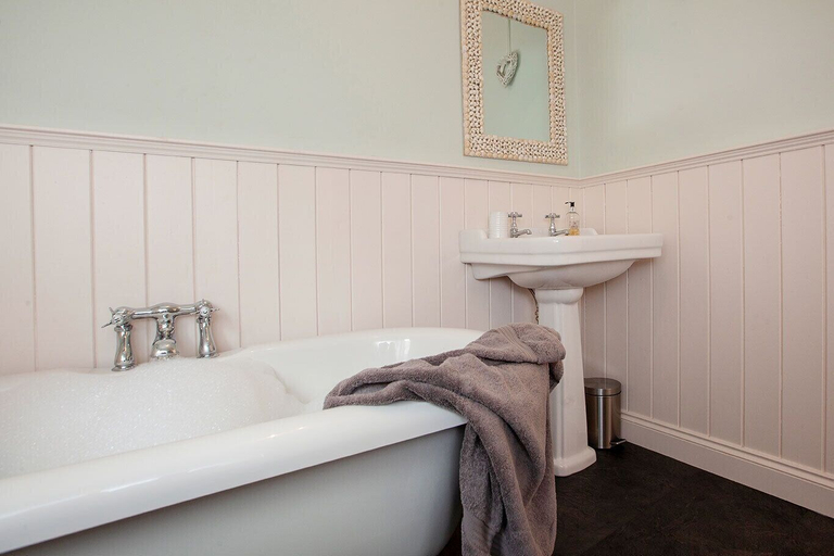 Bathroom 2, Clarence Cottage, North Yorkshire