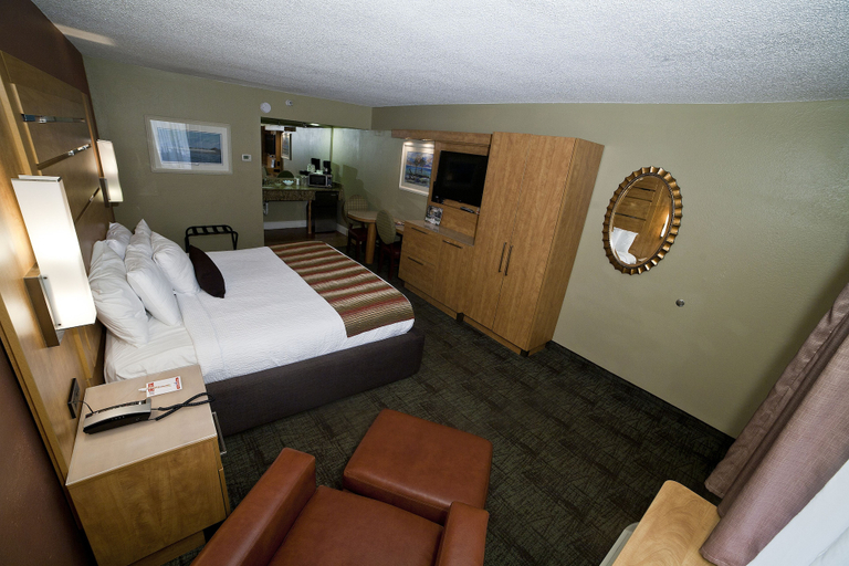 Bedroom 4, DeSoto Beach Hotel, Chatham