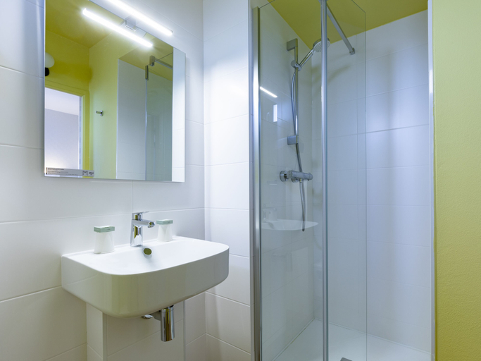Bathroom 4, MOKA Hôtel centre-ville, Morbihan