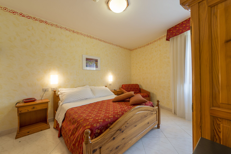 Bedroom 3, Hotel Iris, L'Aquila