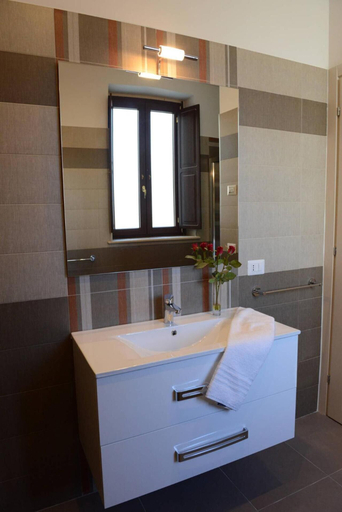 Bathroom 3, Domus Antiqua Residence, Bari
