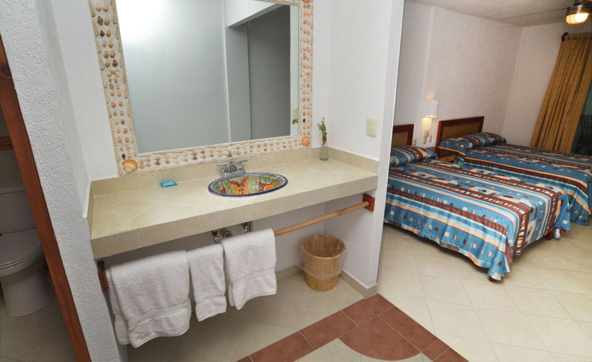 Bathroom 4, Hotel Suites Ixtapa Plaza, José Azueta