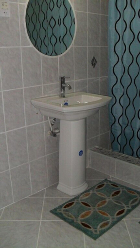 Bathroom 3, Summers Inn