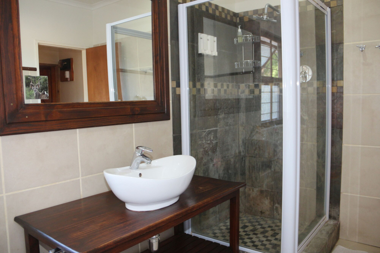 Bathroom 4, Aan Die Oewer Guest House, Cacadu