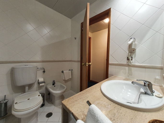 Bathroom 4, Cabecinho, Anadia