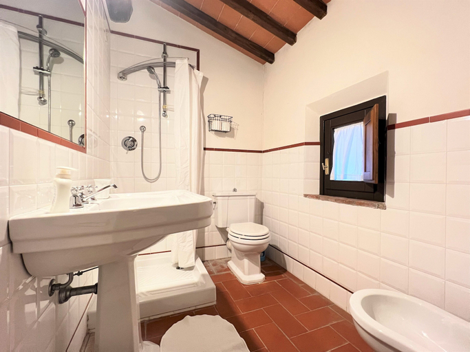 Bathroom 3, Fattoria Lornano Winery, Siena