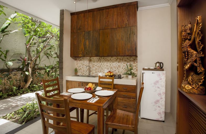 Dining Room 10