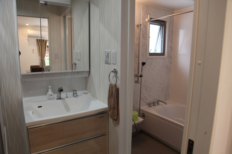Bathroom 5, The Pool Resort Villa Hasta Manana, Onna