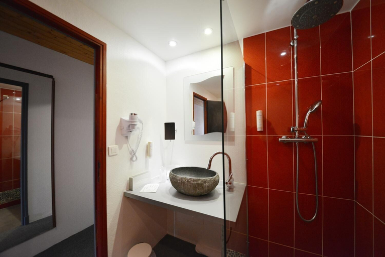 Bathroom 3, Hôtel Bomotel, Allier