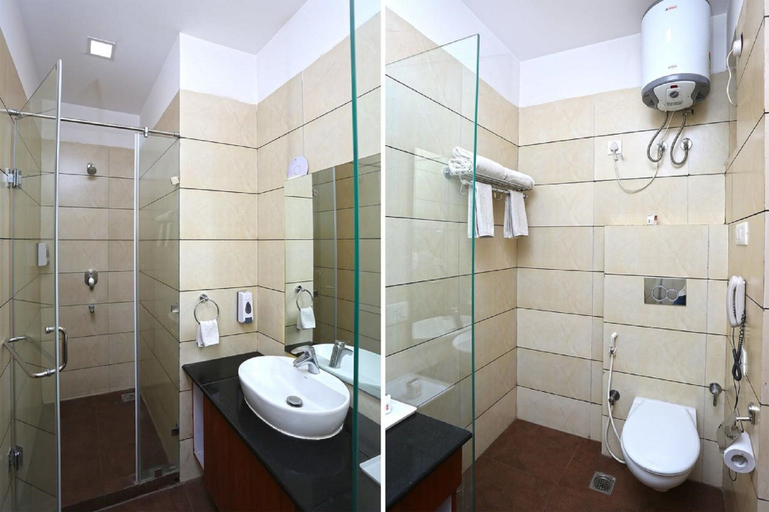 Bathroom 3, Royal Residence On MG Road, Gurgaon