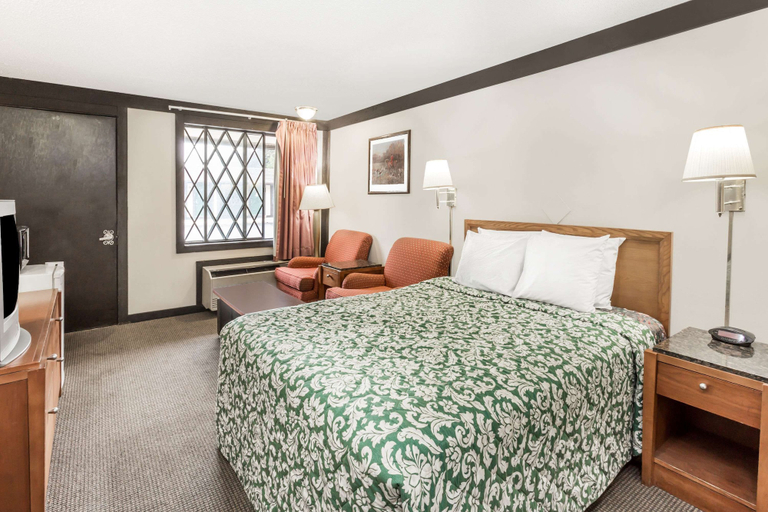 Bedroom 4, Knights Inn Racine, Racine