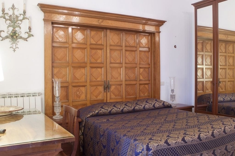 Bedroom 2, Attico dei Pini, Rome