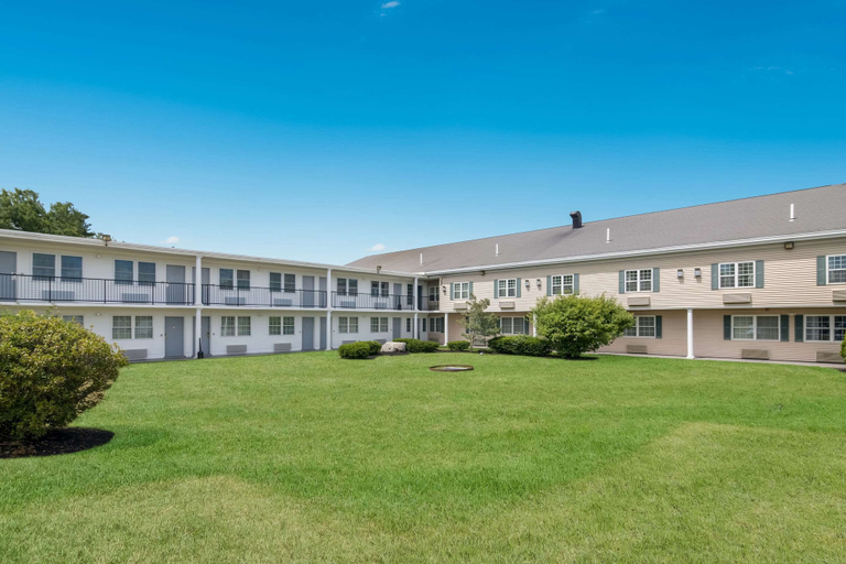 Others 5, Econo Lodge Auburn I-95, Androscoggin