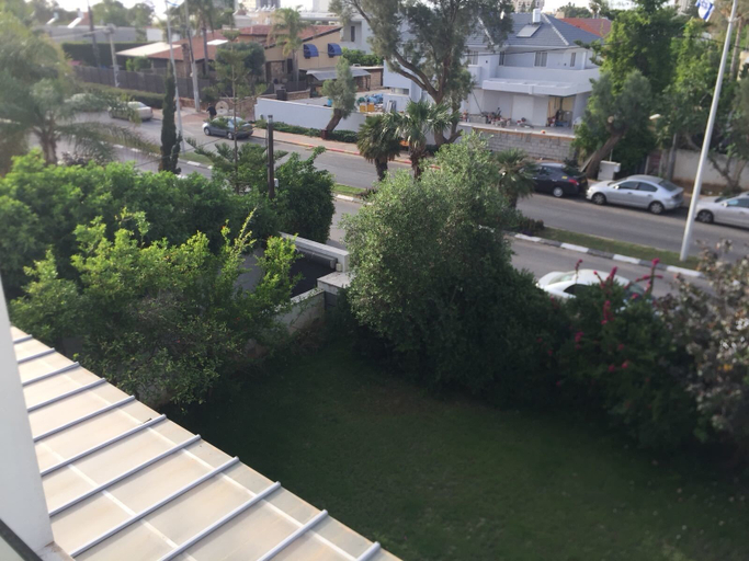 Others 3, Villa with Garden near Beach