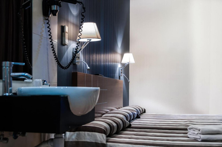 Bathroom 4, Hostal Bcn 46, Barcelona