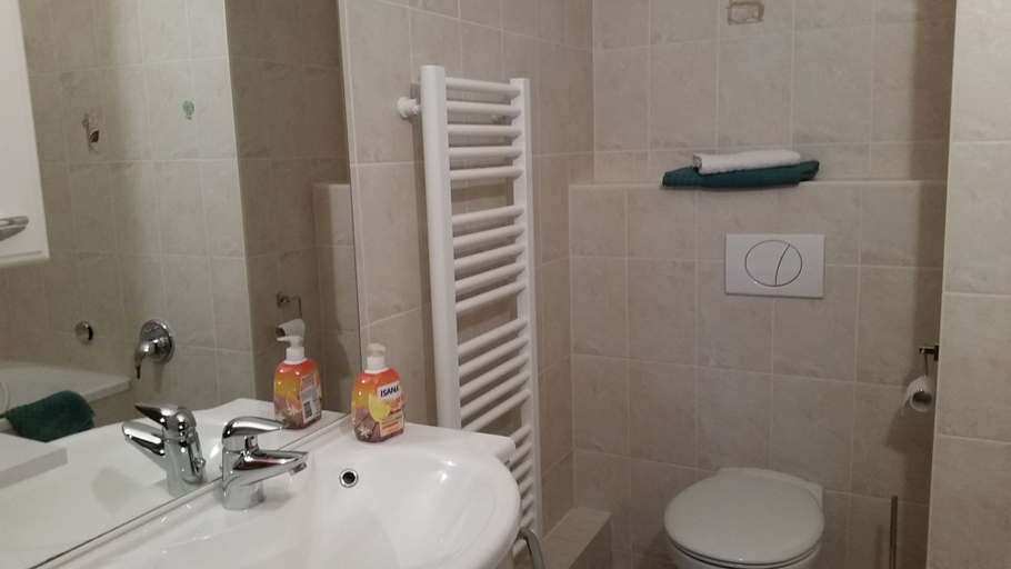 Bathroom 3, Pension & Restaurant Zum Echten, Bautzen