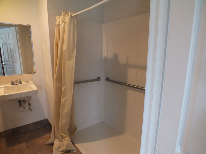 Bathroom 4, Scarborough Inn, Dare