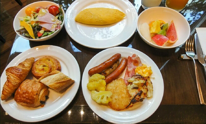 Food & Drinks 5, One32 Guest House