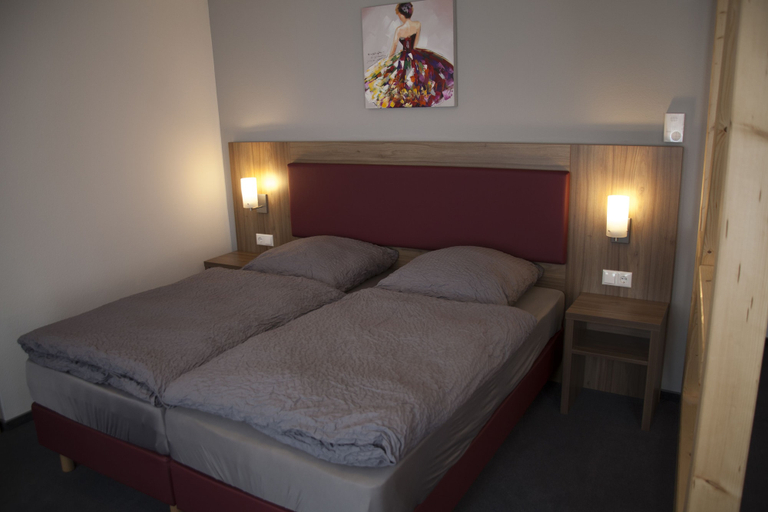 Bedroom 4, La Flamme Wertheim Garni, Main-Tauber-Kreis