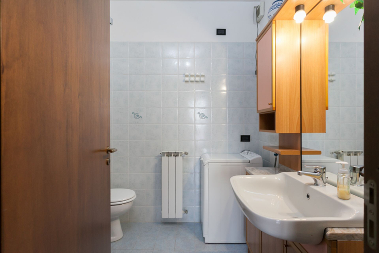 Bathroom 4, Bollate - Via Dante 33, Milano