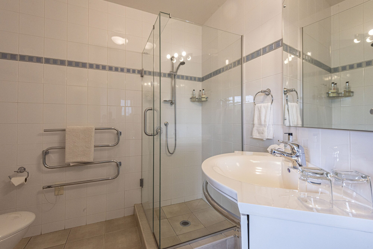 Bathroom 4, Parkhill Fine Accommodation, Whangarei