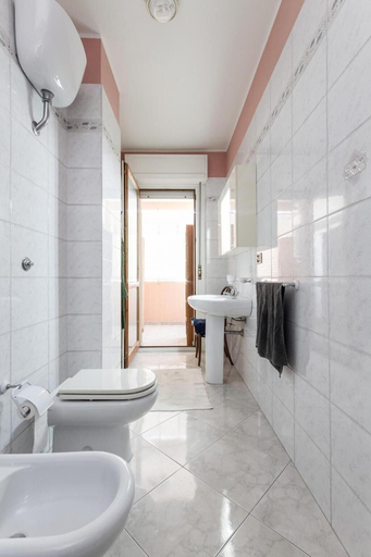 Bathroom 5, B&B Mareya, Cagliari