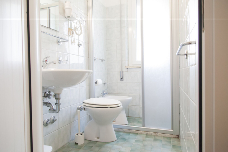 Bathroom 3, Residence Casabianca, Fermo
