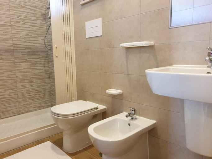 Bathroom 5, Il Rifugio, Salerno