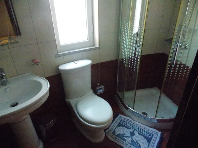 Bathroom 3, Hotel Renato, Sarandës