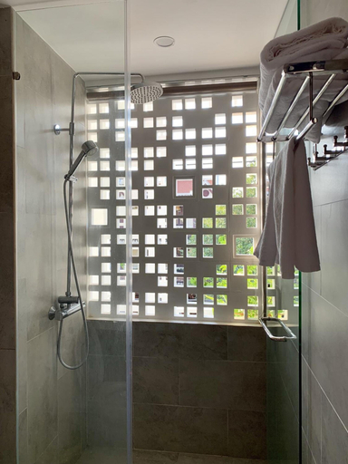 Bathroom 5, La An Homestay, Da Nang