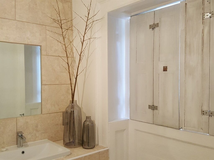 Bathroom 3, Grigshot Apartment, Gloucestershire