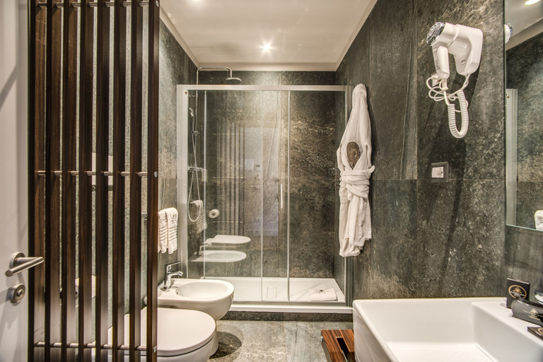 Bathroom 5, Hotel 77 Seventy-Seven, Rome