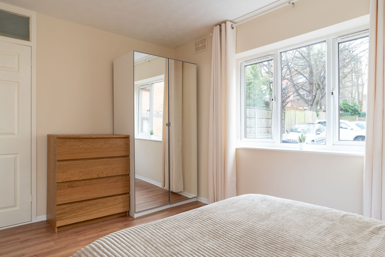 Bedroom 2, London Luton City Link, Luton