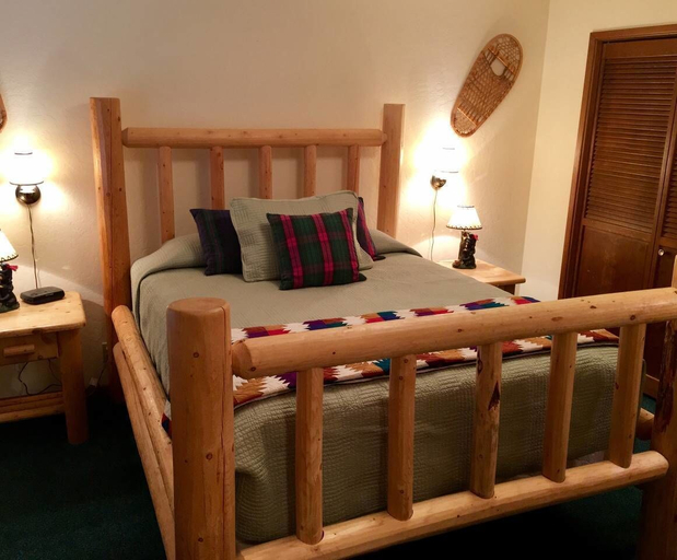 Bedroom 2, Whispering Pines Cabin Retreat, Jackson