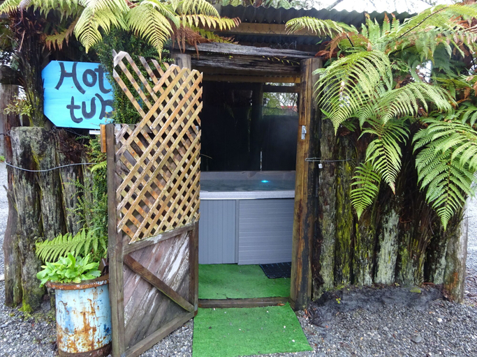 Exterior & Views 2, Glow Worm Accommodation - Hostel, Westland