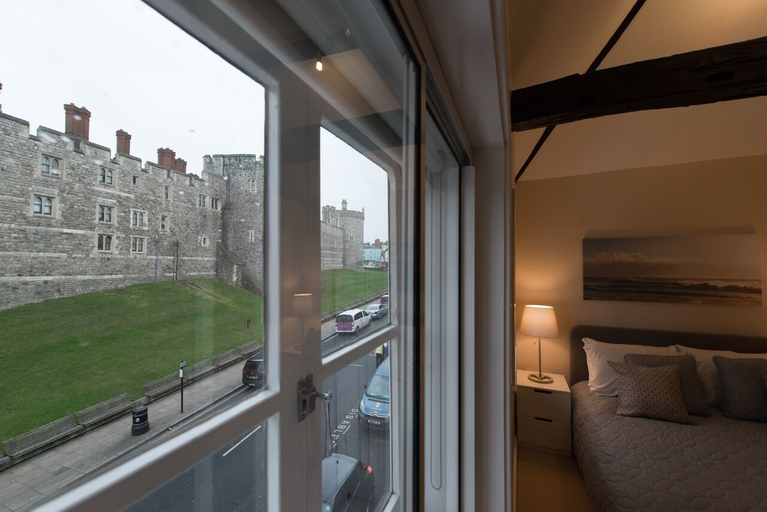 Others 4, Central Apartment Facing Windsor Castle, Slough