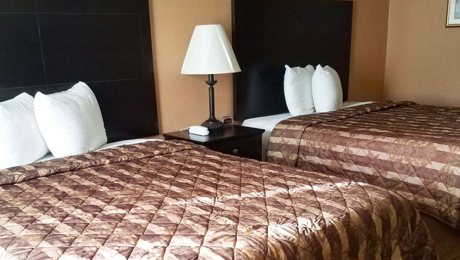 Bedroom 2, Magnuson Hotel Brownsville, Cameron