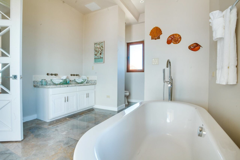 Bathroom 4, Villa Laguna Gecko