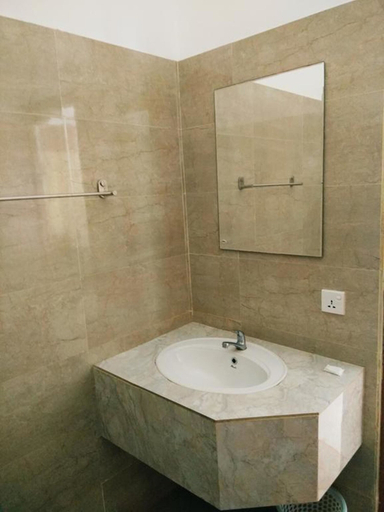 Bathroom, Seaway Hotel, Kuchchaveli