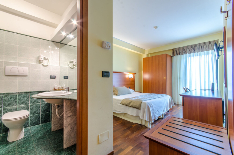 Bedroom 4, Hotel Federico II, L'Aquila