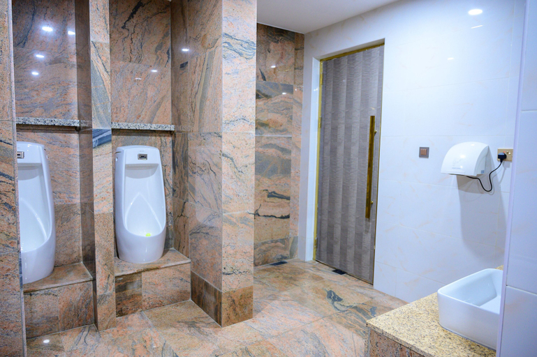 Bathroom 4, Exclusive Serene Hotel Abuja, AbujaMun