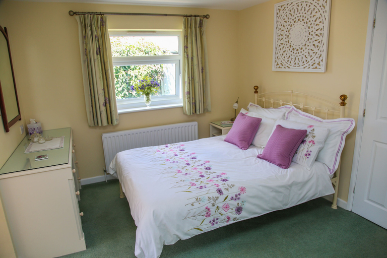 Bedroom 3, London Road Guest Accommodation, Wiltshire