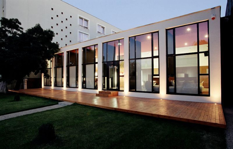 Exterior & Views