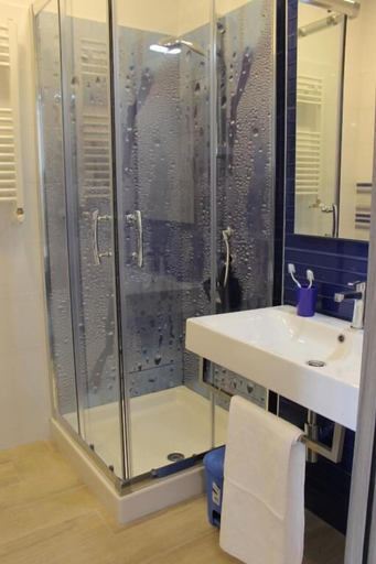 Bathroom 5, B&B Appiddaveru, Catania