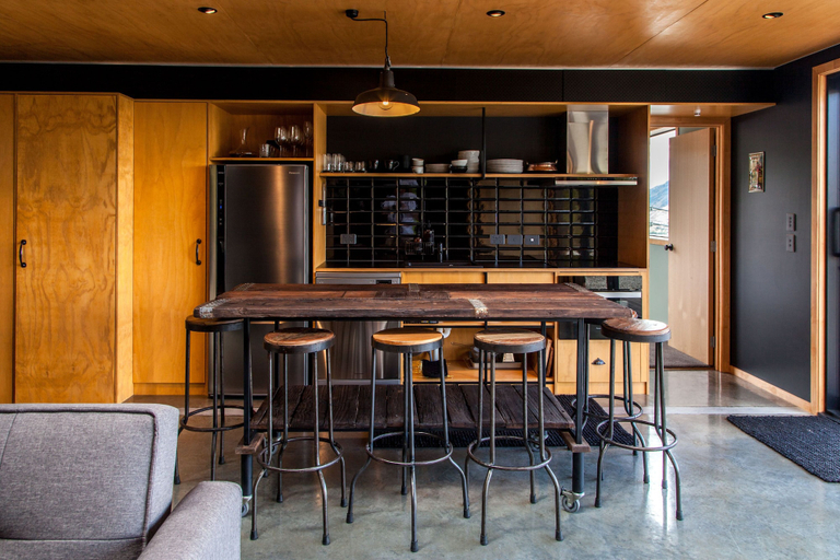 Food & Drinks, Award Winning Architecturally Designed Pad, Queenstown-Lakes