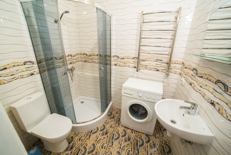 Bathroom 3, Romantic Apartment near Square Rynok, L'vivs'ka