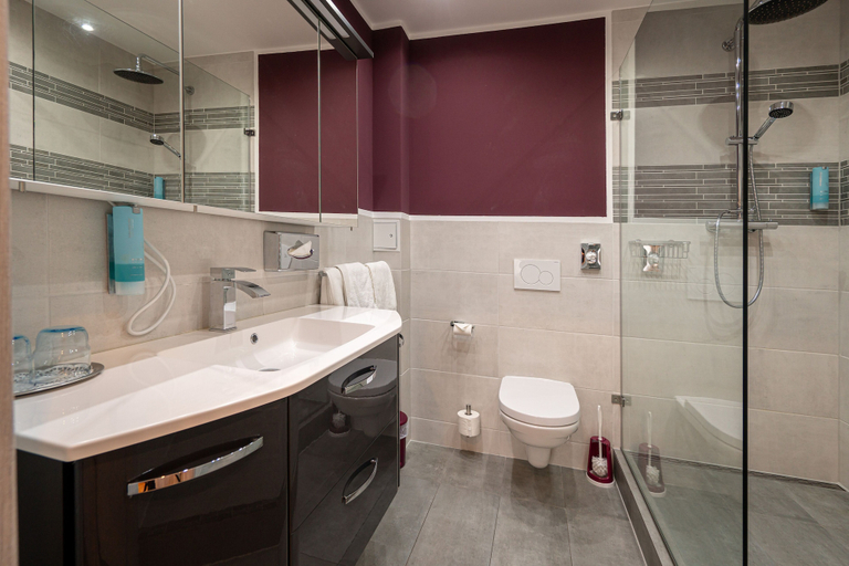 Bathroom 4, Deutscher Hof, Kassel