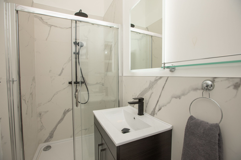 Bathroom 3, Belsonic Apartments, Belfast